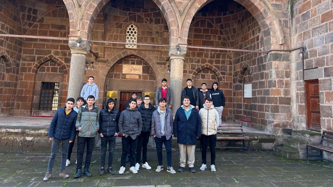 ÇEDES Projesi Kapsamında Ahlat'ta Bulunan Tarihi Mekanlar, Şehitlik Ve Camiler Ziyaret Edildi.