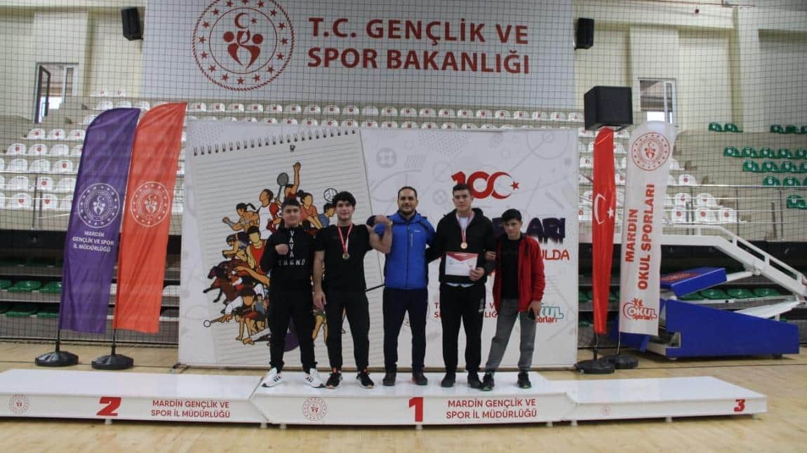 Mardin Gençler B Bilek Güreşi Bölge Yarışmalarında 2 Madalya